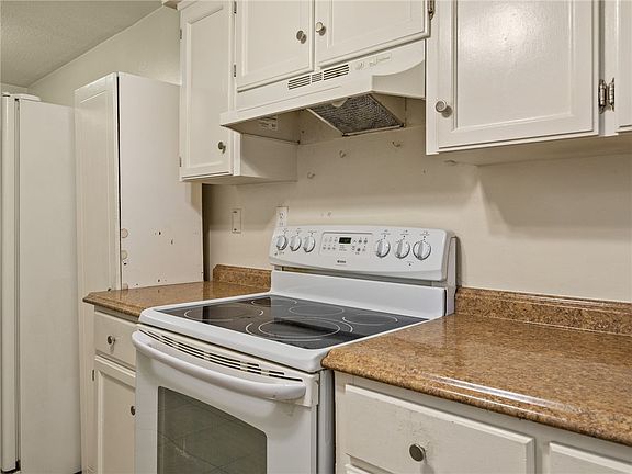 3rd image of 153 Highridge Dr