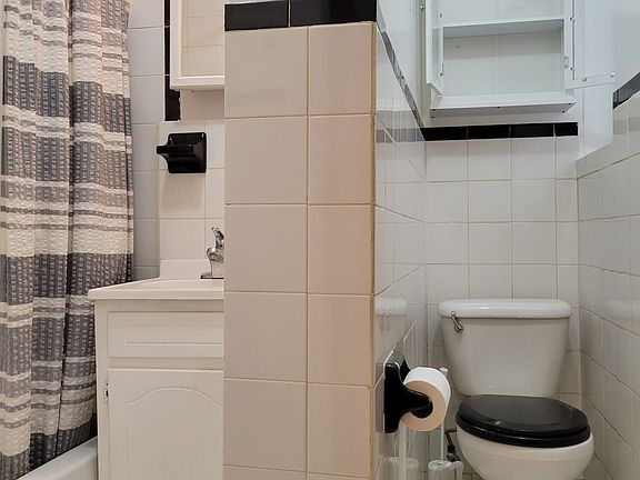 5th image of 316 E 70th St APT 3FW