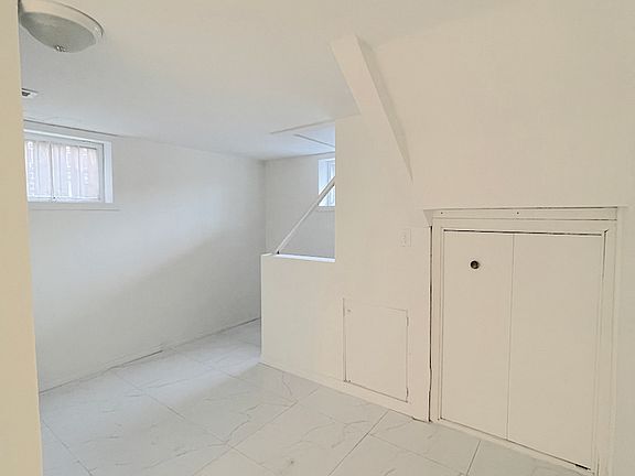 3rd image of 1568 Benjamin Ave