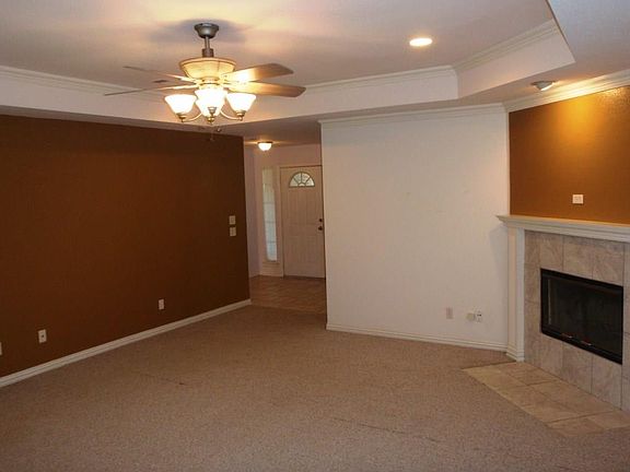 5th image of 525 Crawford Dr