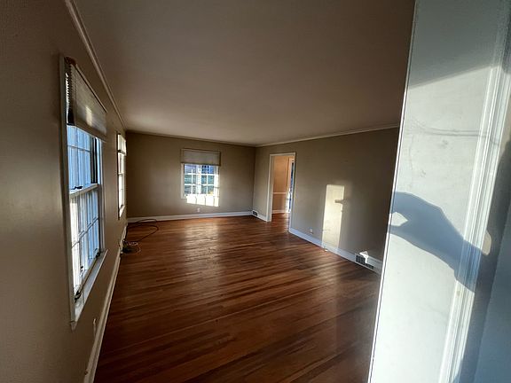 4th image of 101 E Westfield Blvd