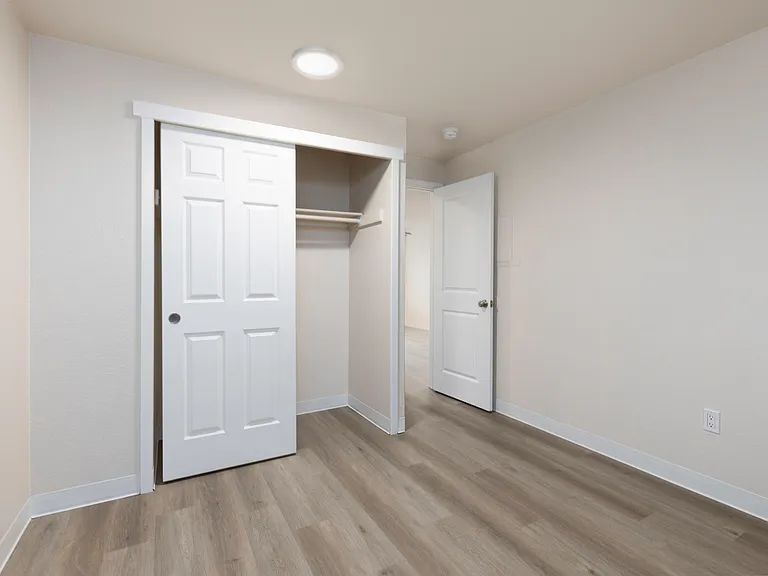 Westhampton Apartments — Photo 16