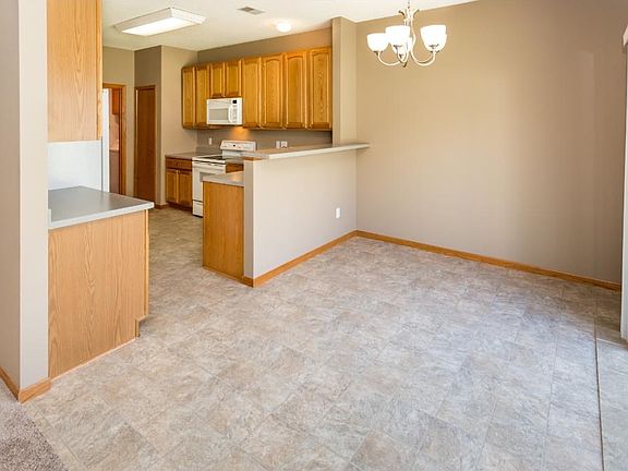 5th image of 7482 Derby Ln