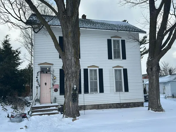 116 Traverse St, Elk Rapids, MI 49629