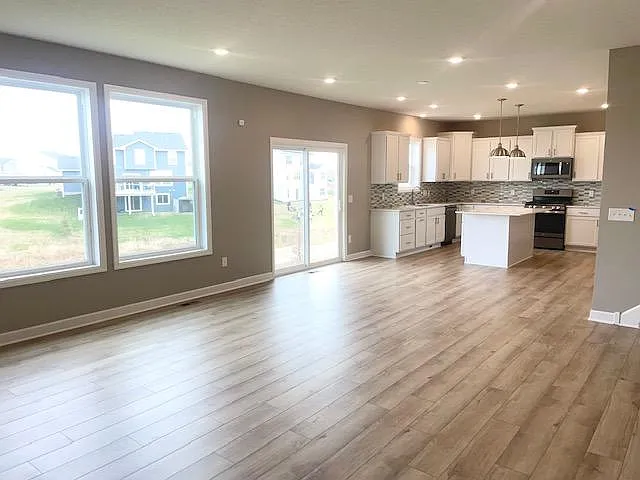 Living room/kitchen.