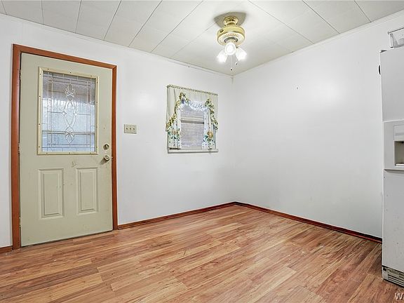 4th image of 2661 Underwood Ferry Rd