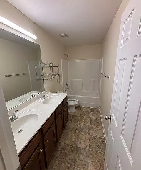 2570 Trelipe Dr — Photo 10