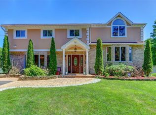 24 Charter Ave, Dix Hills, NY 11746