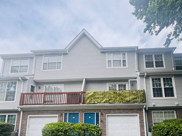 863 Madeline Ln #7220, Fort Lee, NJ 07024