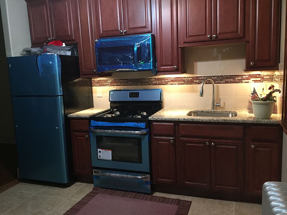 1st image of 31 Abbotsford Ave