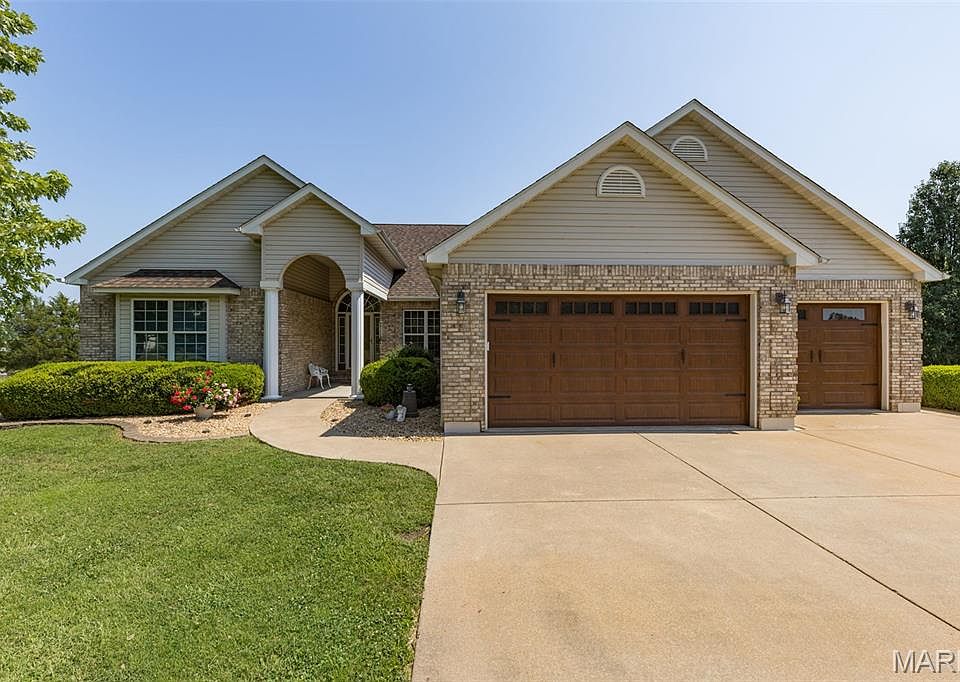 1st image of 223 Woodvine Ct