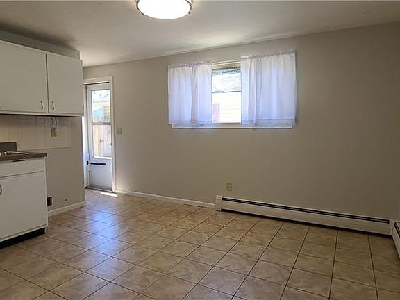4th image of 629 Case Ave