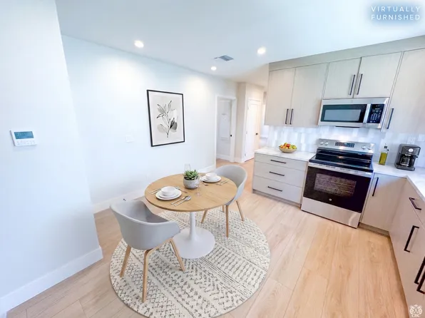 22 6th St #B, Hermosa Beach, CA 90254