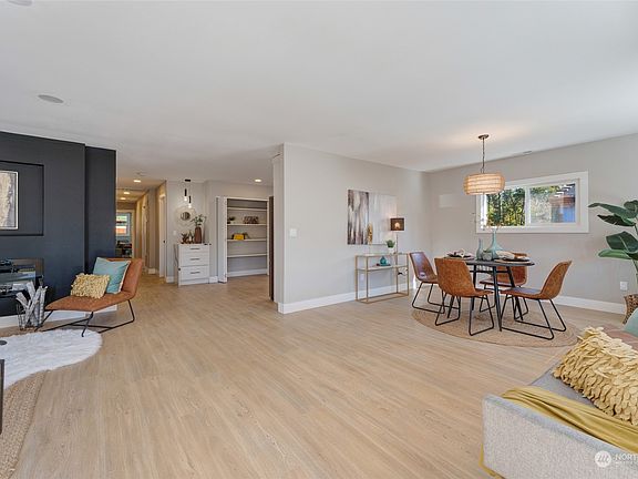 4th image of 5811 203rd Street SW