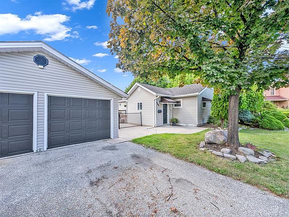 3rd image of 209 Saint Andrews Dr