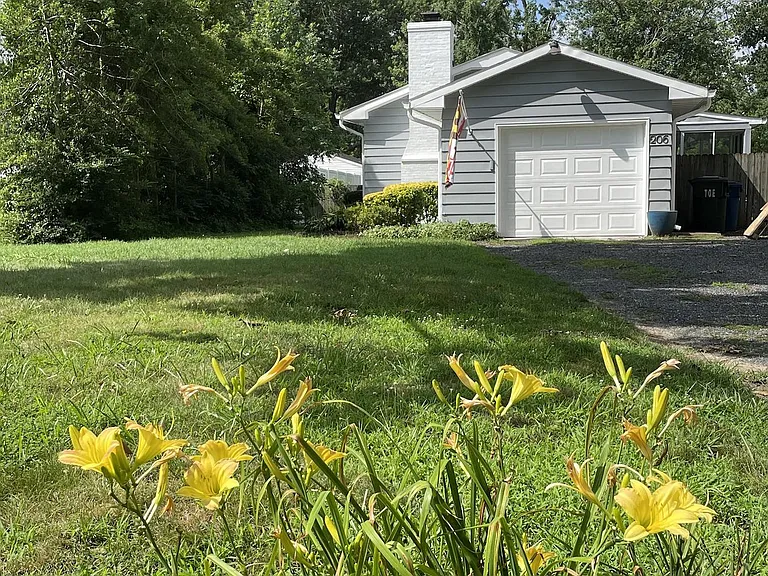 206 Willis Ave — Photo 13
