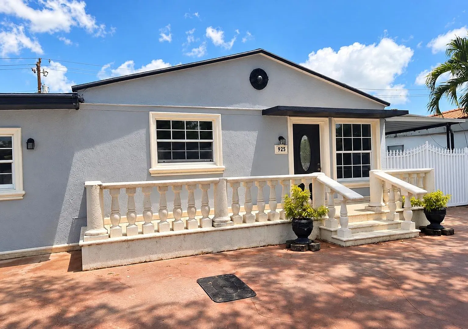 Charming 2Bedroom Home + Private 1Bedroom Attached Suite & Exceptional Parking OpaLocka, FL — Photo 1