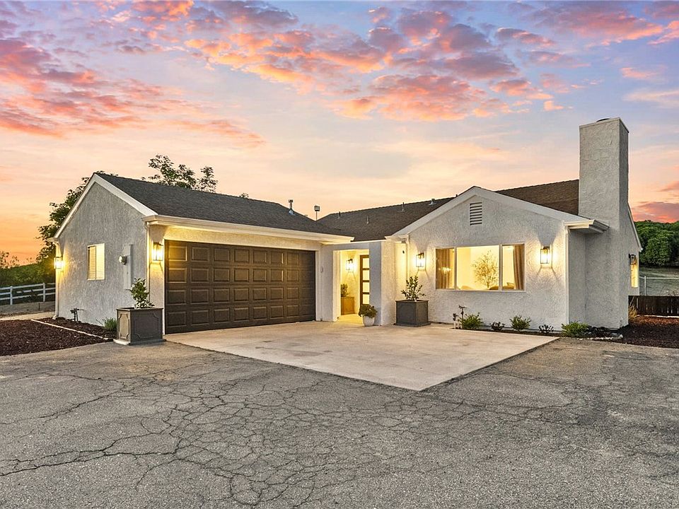 1st image of 40752 Los Amantes Rd