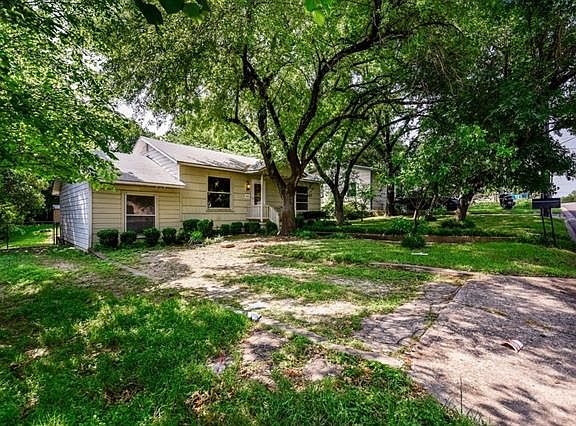 2nd image of 4303 Banister Ln