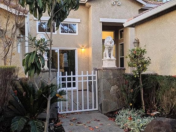 4th image of 484 Caldarella Cir