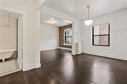 Adams Apartments — Photo 10