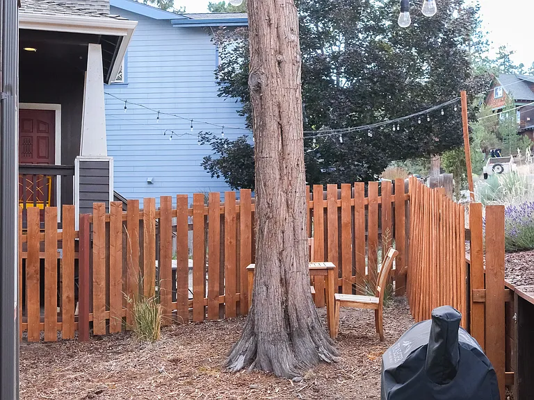 1031 NW Quincy Ave — Photo 14