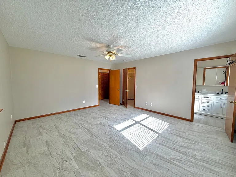 3990 Clearwater Ln — Photo 14