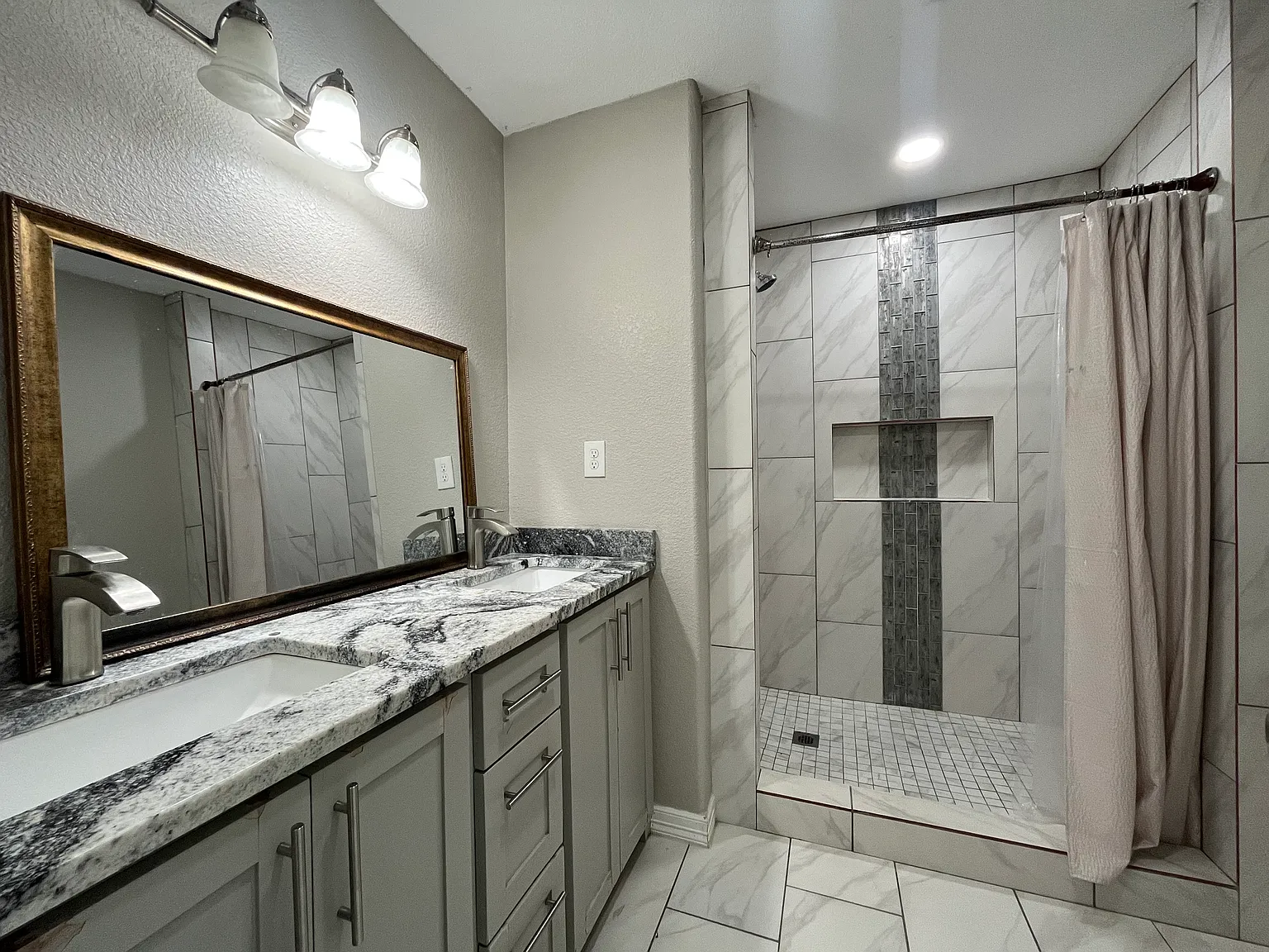 3 bed, 1338 sqft, $1,595 — Photo 4