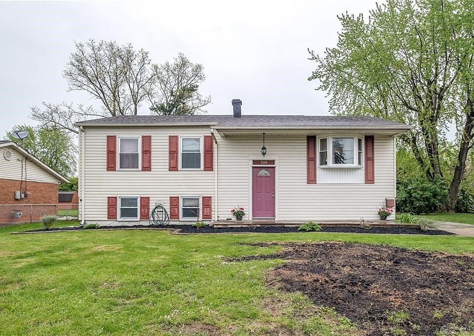 1st image of 709 W Lake Ave