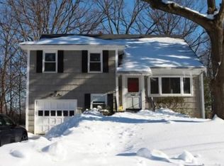 41 Burnet Hill Rd, Livingston, NJ 07039