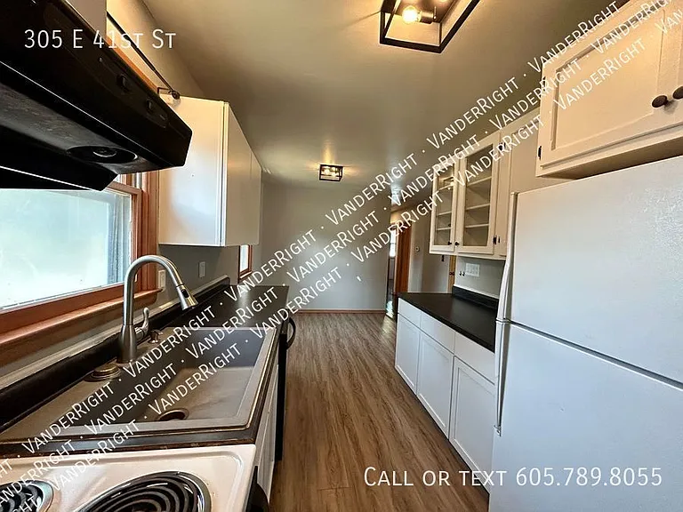 305 E 41st St — Photo 7