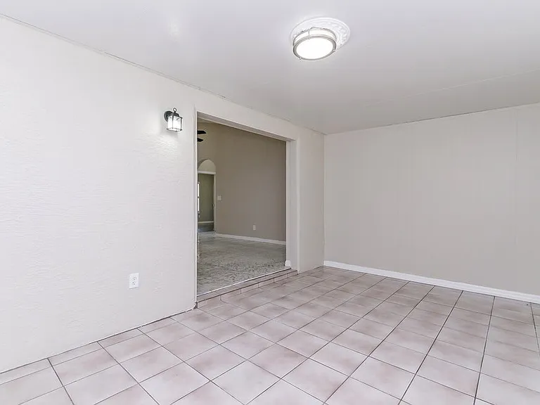 10402 Barnett Loop — Photo 7