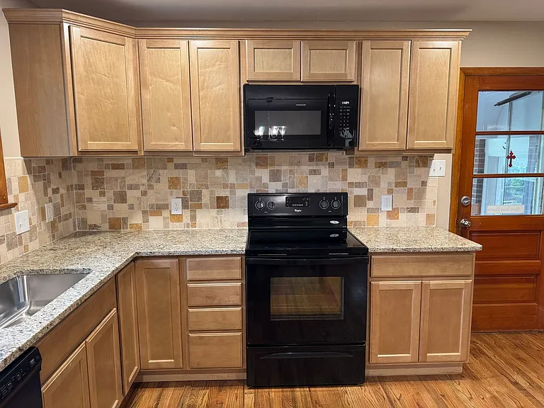 1035 Ridge Ave — Photo 13