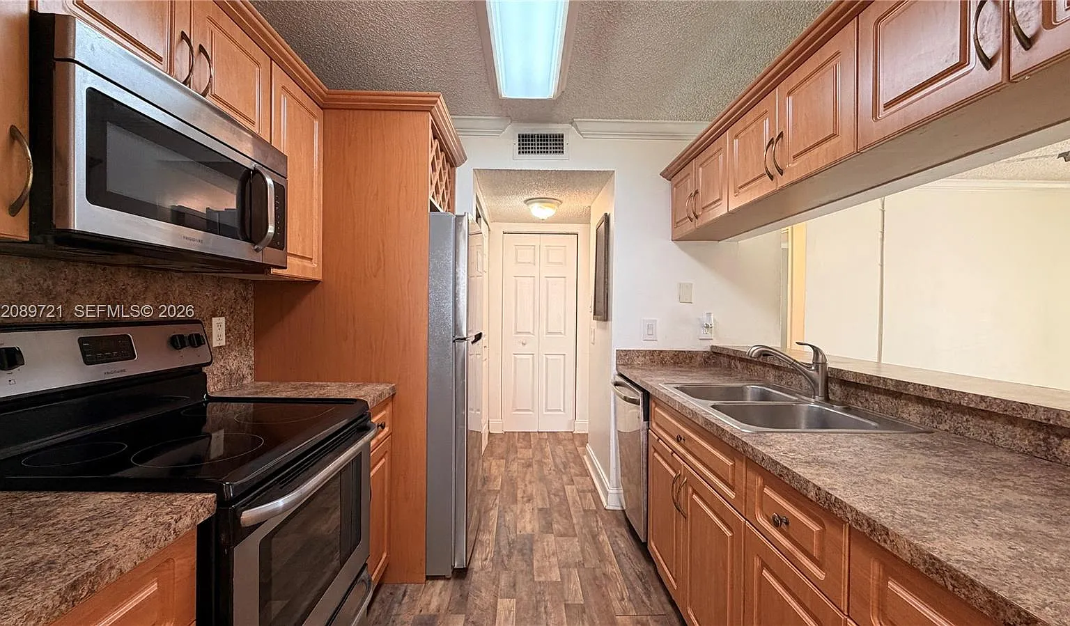 Royal Palm Place — Photo 3