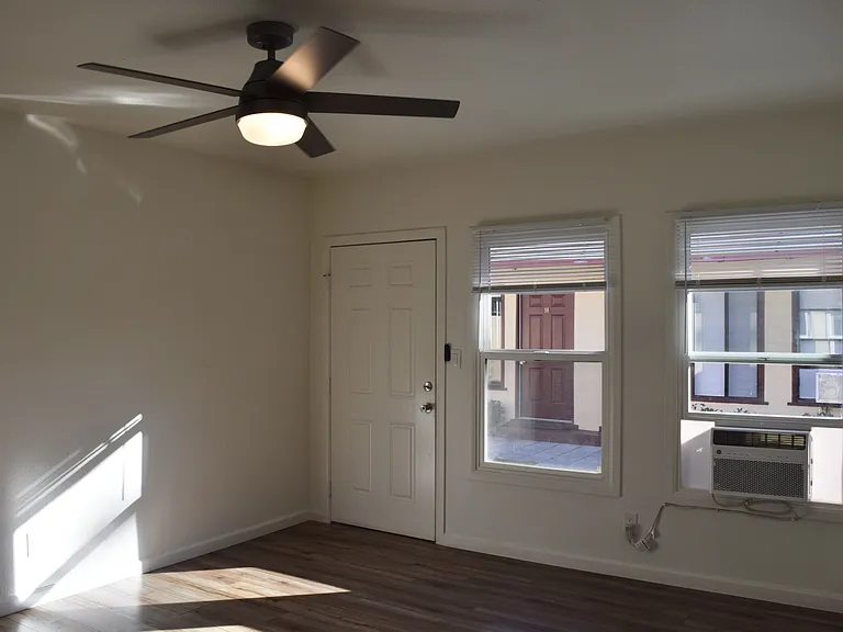 831 Mariposa St #J — Photo 5