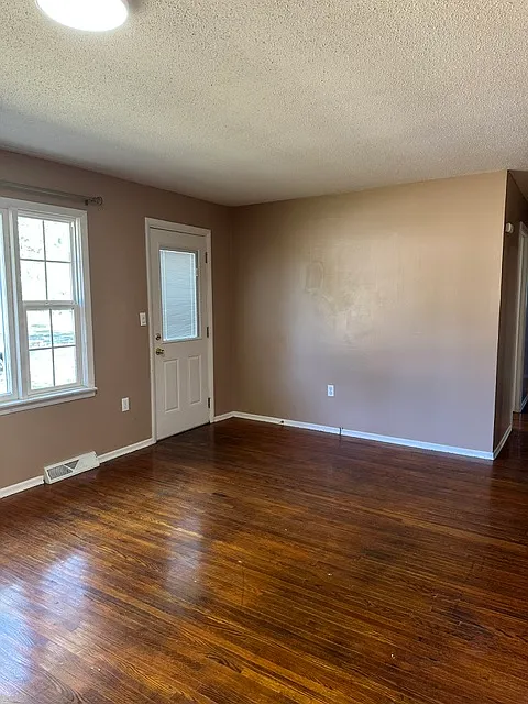 3 bed, 1404 sqft, $1,150 — Photo 3