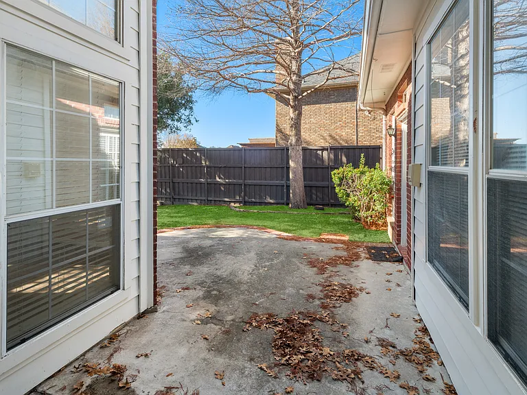 2700 Trophy Dr — Photo 11