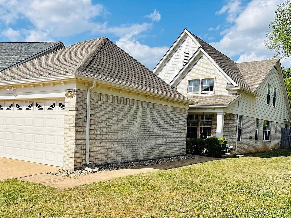 1st image of 1092 E Montebello Cir