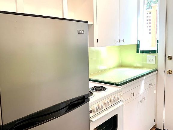 5th image of 946 10th Ave E APT 4