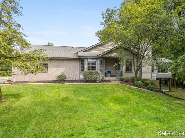 2122 S Cross Creek Dr SE, Grand Rapids, MI 49508