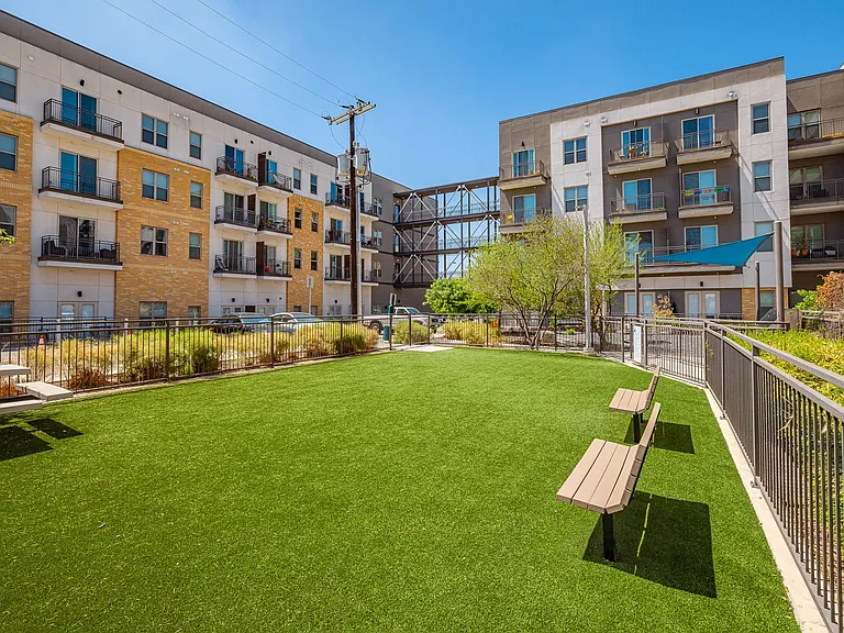 Rivera on Broadway Apartments — Photo 46