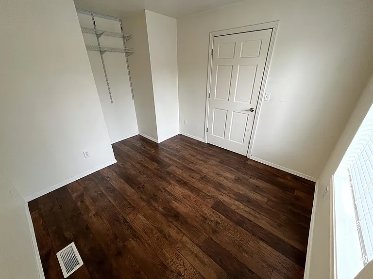 103 E Grand St — Photo 8