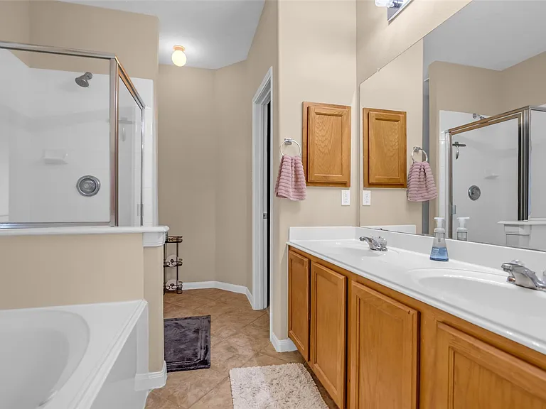 2919 Whitman Dr — Photo 5