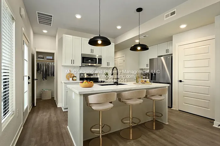 238 Persimmon Rd — Photo 2