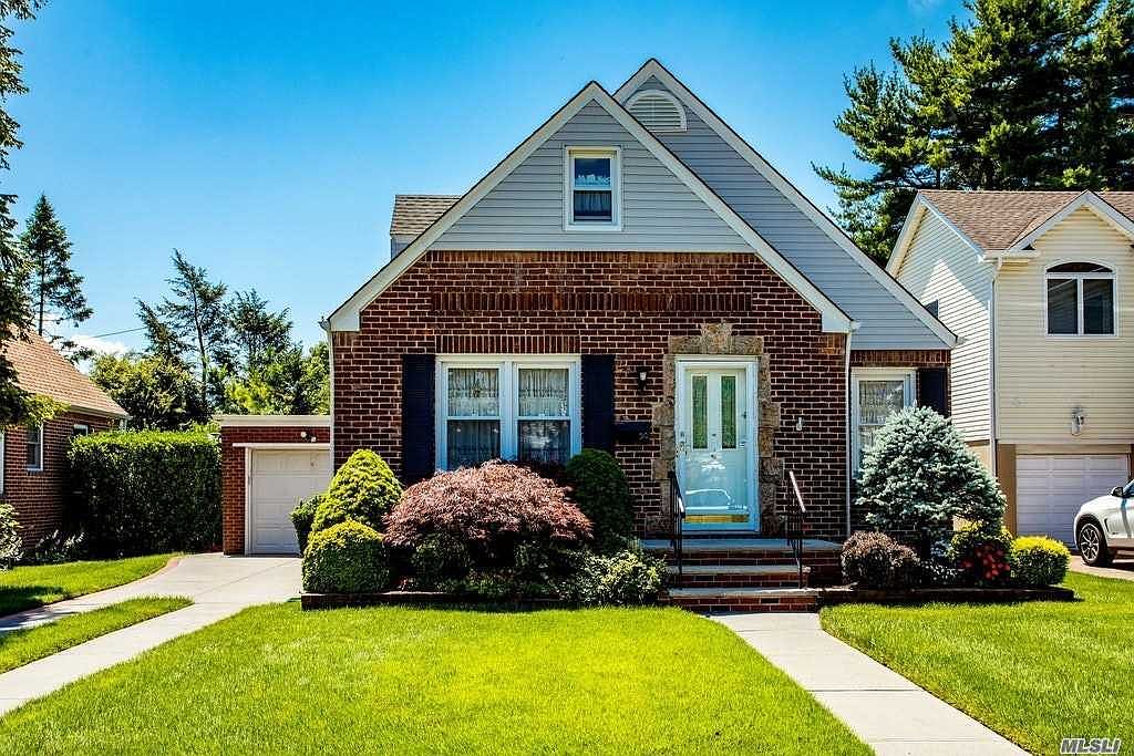 30 Iris Lane, New Hyde Park, NY 11040 | Zillow