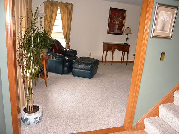 3rd image of 6151 Meadow Lakes Dr
