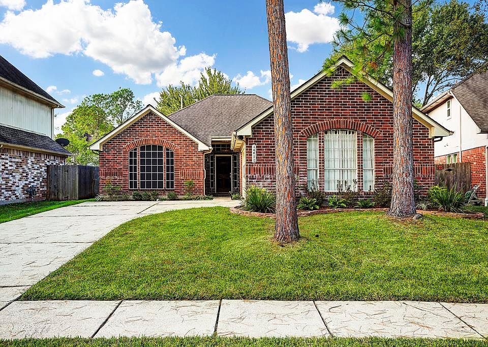 1st image of 14822 Hollydale Dr