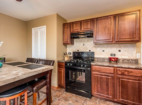 5th image of 715 Wildwood Ln