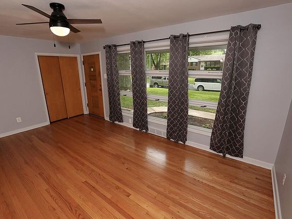 4th image of 95 Saint Edward Ln