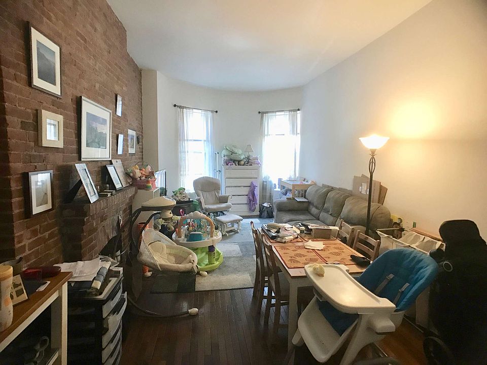 2nd image of 42 W 87th St APT 2A